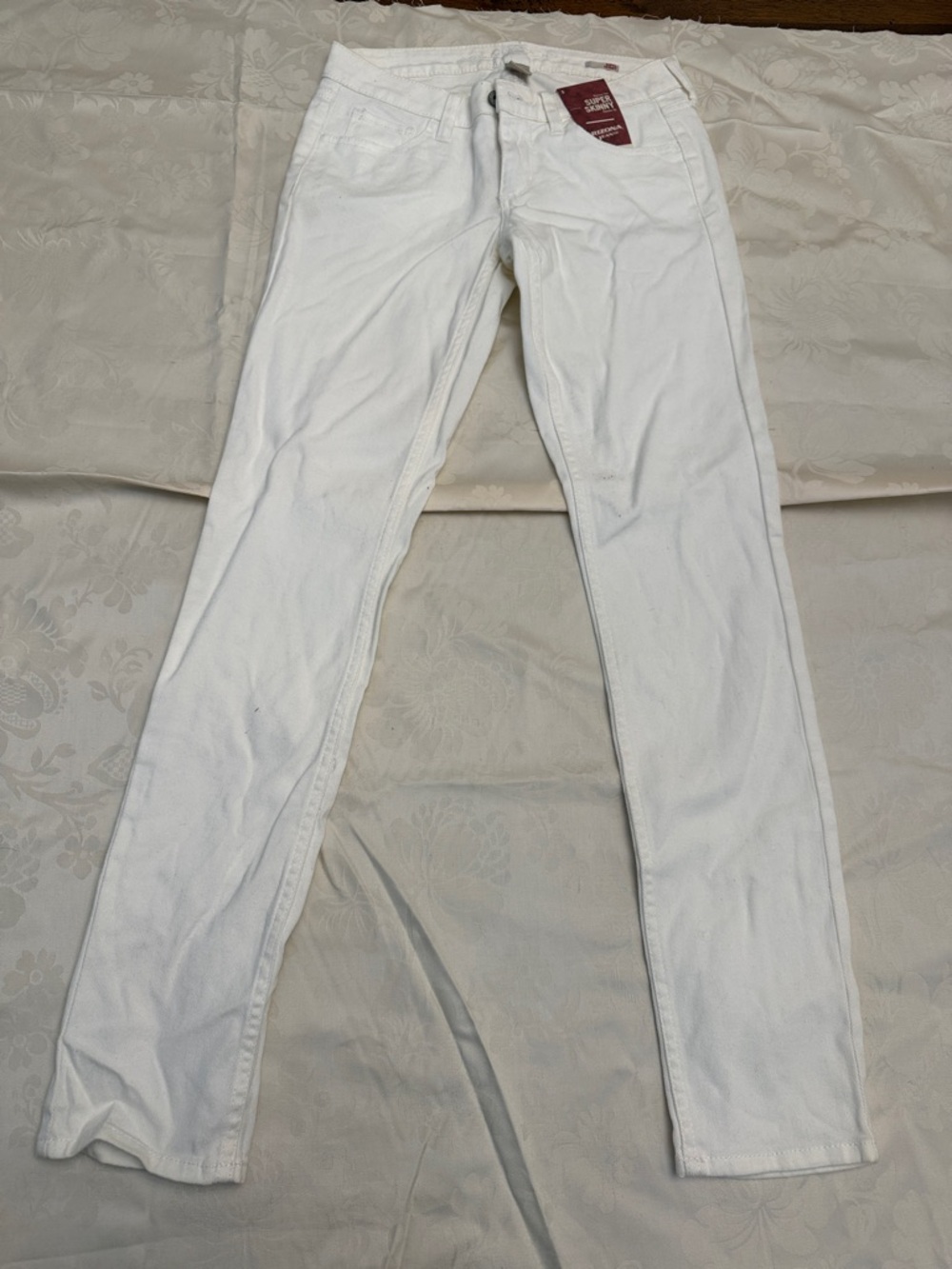 Arizona Jean Company White Super Skinny Jeans slender fit narrow leg New size 5